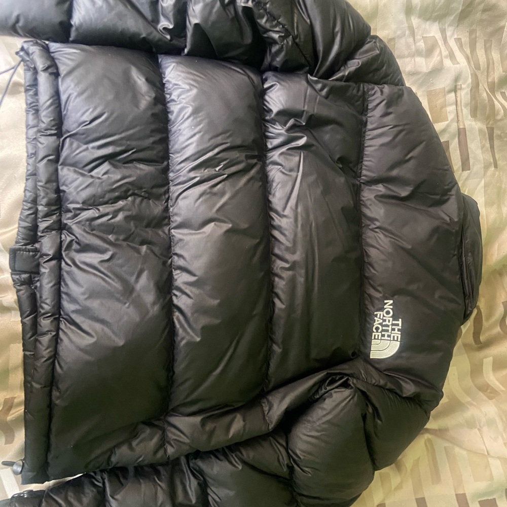 Women’s 1996 Retro Nuptse Jacket
with hood in collar!